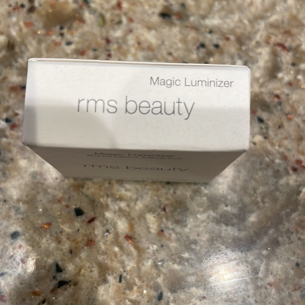 NEW RMS Beauty Magic Luminizer - Picture 6 of 6